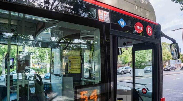 TMB refuerza el transporte público para la Diada del Onze de Setembre TMB pone en servicio un nuevo bus de hidrógeno, el primero de la V19