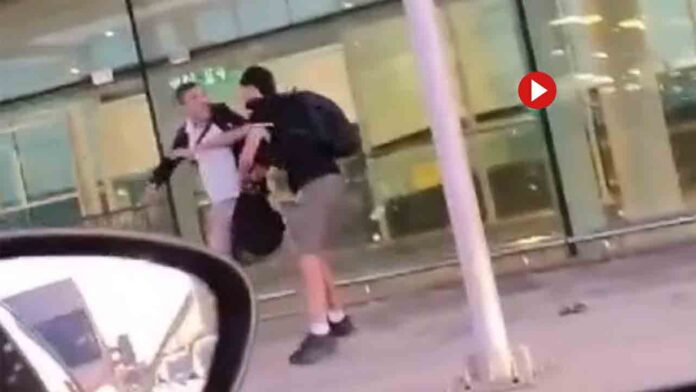 Un ladrón intenta robar la mochila a un viajero en el Aeropuerto