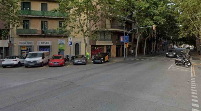 Embiste a una motorista huyendo de la Guàrdia Urbana con un coche robado Embiste a una motorista huyendo de la Guàrdia Urbana con un coche robado