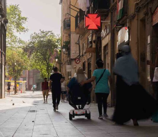 Segunda fase de obras en la calle de Sant Antoni Abat como plataforma única Segunda fase de obras en la calle de Sant Antoni Abat como plataforma única