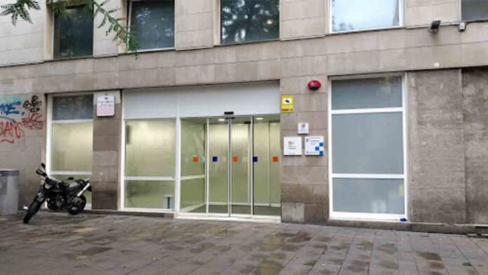 6 puñaladas en el culo a un joven en el Raval