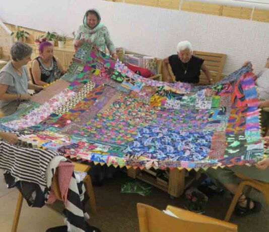 El arte de coser en comunidad, en el festival Món Filigranes El arte de coser en comunidad, en el festival Món Filigranes
