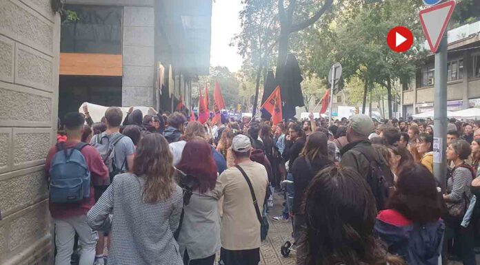 Protesta del Sindicat de Llogateres ante la sede de Junts Protesta del Sindicat de Llogateres ante la sede de Junts