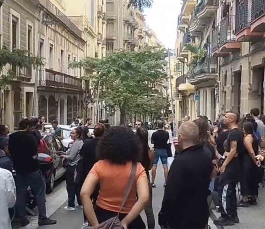 Protesta para detener el desahucio de un piso en la calle de Tapioles Protesta para detener el desahucio de un piso en la calle de Tapioles