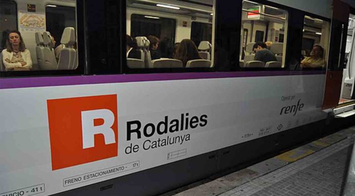 Interrumpida la circulación de todas las líneas de Rodalies por una avería Retrasos en las líneas R1, R3, R4 y R12 de Rodalies por la avería de un tren