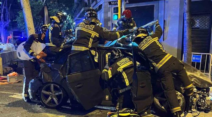 Seis heridos en un accidente entre dos vehículos en el Eixample Seis heridos en un accidente entre dos vehículos en el Eixample
