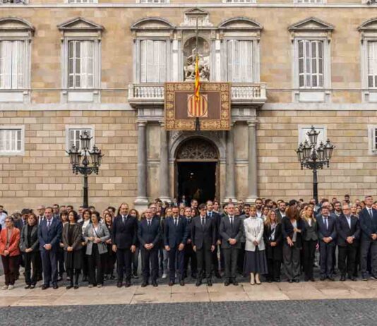 Barcelona hace una declaración institucional en solidaridad con los afectados por la DANA Barcelona hace una declaración institucional en solidaridad con los afectados por la DANA