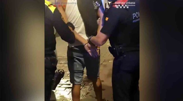 Cuatro detenidos en el desmantelamiento de un narcopiso en el Raval Cuatro detenidos en el desmantelamiento de un narcopiso en el Raval