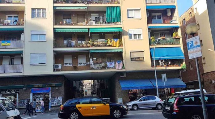 Herido al caer desde un balcón en la Barceloneta por una pelea Herido al caer desde un balcón en la Barceloneta por una pelea