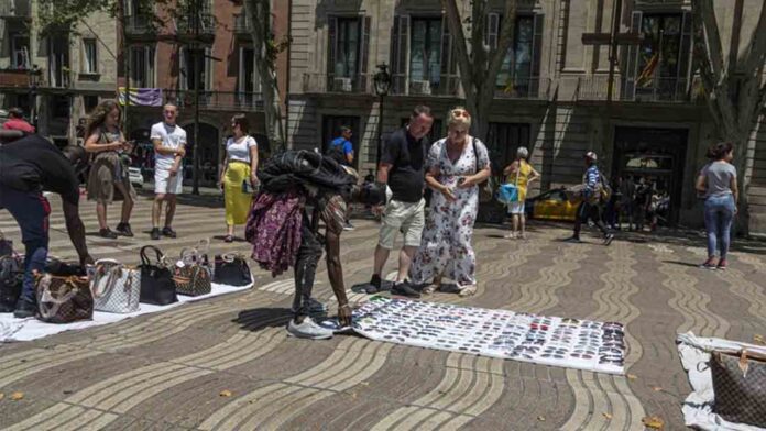 Sanción a cuatro agentes de la Urbana por una intervención contra manteros