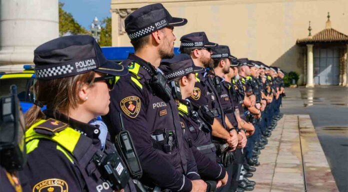 Barcelona envía a València otro convoy de Guàrdia Urbana y Bomberos Barcelona envía a València otro convoy de Guàrdia Urbana y Bomberos