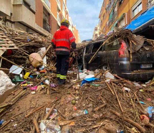 Bombers de la Generalitat envían a València un nuevo contingente de ayuda Bombers de la Generalitat envían a Valencia un nuevo contingente de ayuda