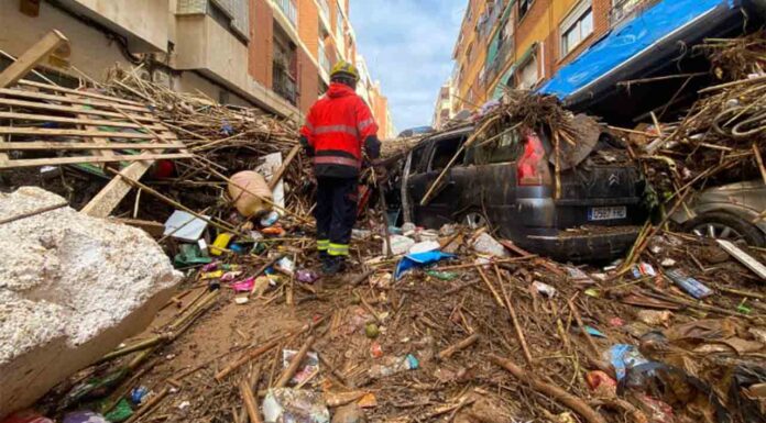 Bombers de la Generalitat envían a València un nuevo contingente de ayuda Bombers de la Generalitat envían a Valencia un nuevo contingente de ayuda
