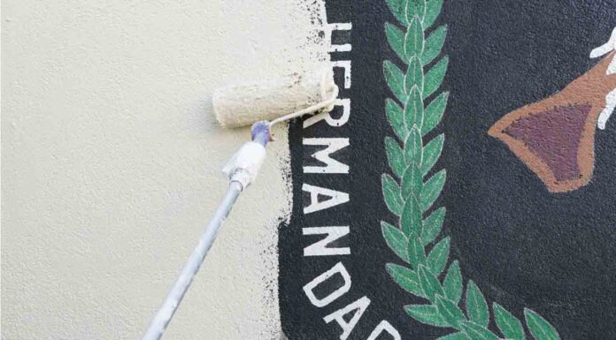 Desalojan los antiguos Cuarteles de Sant Andreu ocupados por los legionarios Desalojan los antiguos Cuarteles de Sant Andreu ocupados por los legionarios