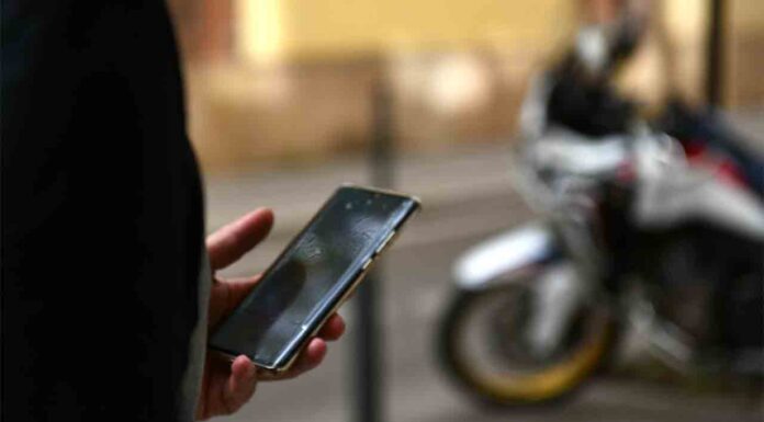 Detenido en Badalona por diez tirones de móviles en Nou Barris Detenido en Badalona por diez tirones de móviles en Nou Barris