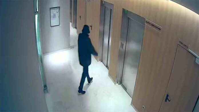 Detienen in fraganti al autor de nueve robos con fuerza en pisos de Sant Martí
