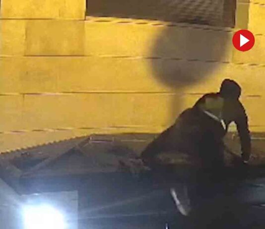 Dos detenidos in fraganti por una decena de robos con fuerza en Sarrià Dos detenidos in fraganti por una decena de robos con fuerza en Sarrià