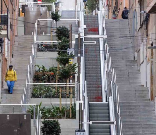 Entra en funcionamiento el último tramo de escaleras de la Baixada de la Glòria Entra en funcionamiento el último tramo de escaleras de la Baixada de la Glòria