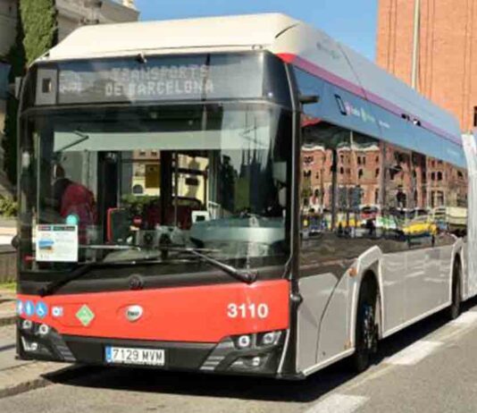 Entran en servicio los dos primeros bus de hidrógeno articulados de España Entran en servicio los dos primeros bus de hidrógeno articulados de España