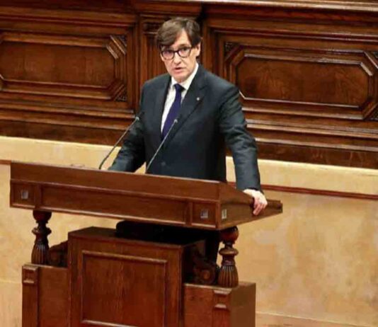 Illa garantiza que Catalunya estará con València «hasta el final» Illa garantiza que Catalunya estará con València "hasta el final"