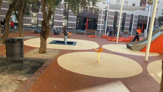 La plaza de las Caramelles se transforma en un espacio de juegos