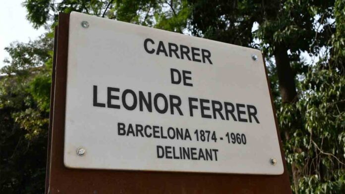 Leonor Ferrer, la primera mujer delineante del Estado, ya tiene una calle en Barcelona