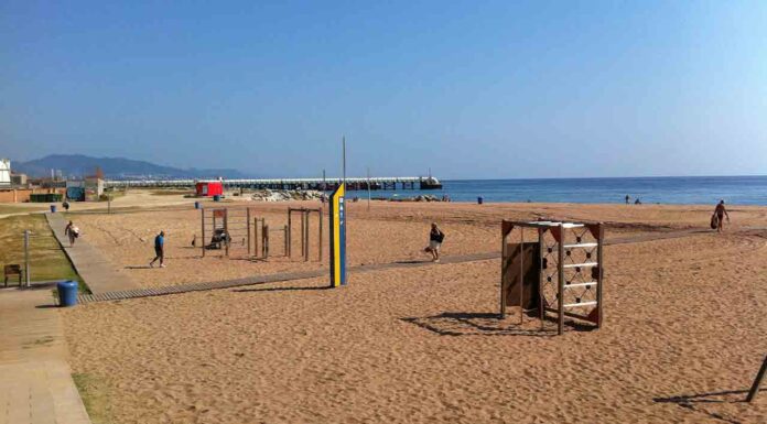 Muere ahogado un joven en la Playa de Sant Adrià Muere ahogado un joven en la Playa de Sant Adrià