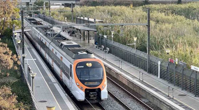 Renfe suspende la circulación de líneas de Catalunya por las lluvias Renfe suspende la circulación de líneas de Catalunya por las lluvias