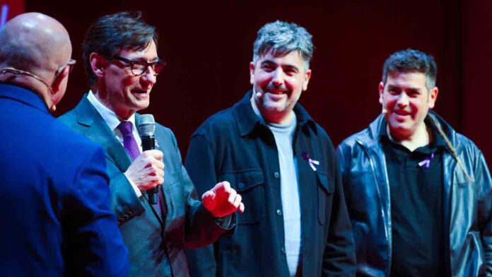Salvador Illa entrega el premio Catalán del año a Estopa