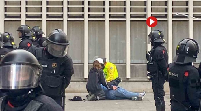 Tres detenidos en un desahucio en Santa Caterina Tres detenidos en un desahucio en Santa Caterina