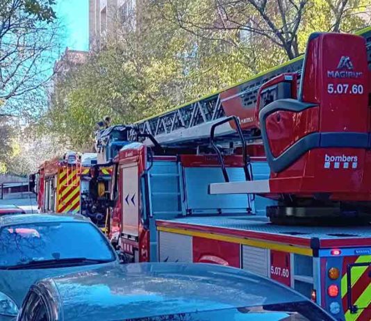 Cuatro heridos en el incendio de una vivienda en El Prat Cuatro heridos en el incendio de una vivienda en El Prat