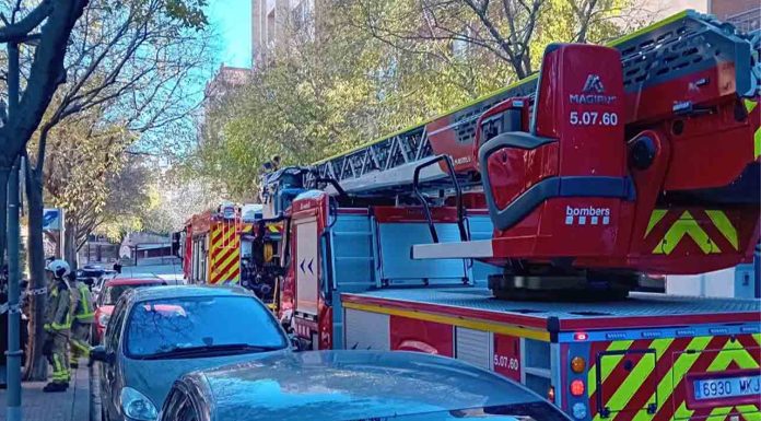 Cuatro heridos en el incendio de una vivienda en El Prat Cuatro heridos en el incendio de una vivienda en El Prat