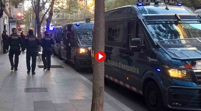 Desahucian a una familia con tres menores, uno de ellos un bebé, en Sants-Badal Desahucian a una familia con tres menores, uno de ellos un bebé, en Sants-Badal