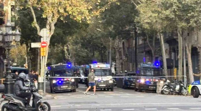 Desalojan un bloque ocupado en la calle Muntaner Desalojan un bloque ocupado en la calle Muntaner