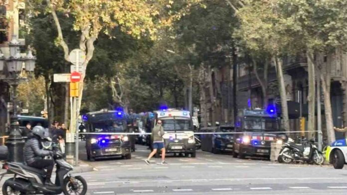 Desalojan un bloque ocupado en la calle Muntaner Desalojan un bloque ocupado en la calle Muntaner