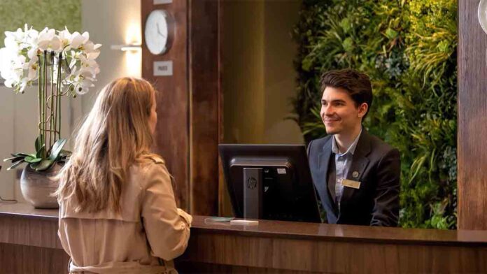 Entra en vigor el registro de datos de viajeros con el sector turístico en contra