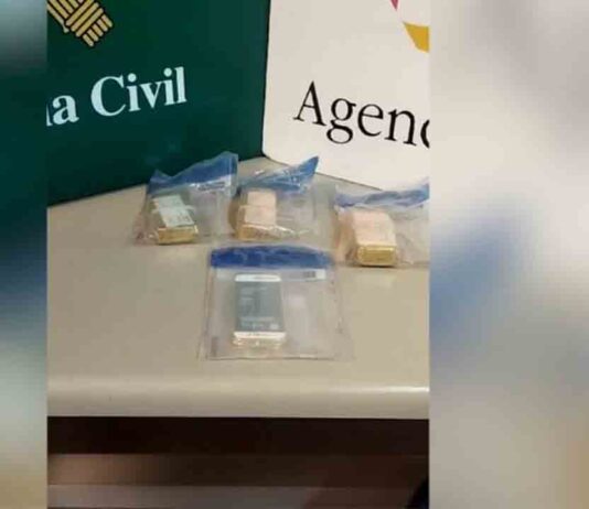 Intervienen 200.000 euros en lingotes de oro en el Aeropuerto de El Prat Intervienen 200.000 euros en lingotes de oro en el Aeropuerto de El Prat