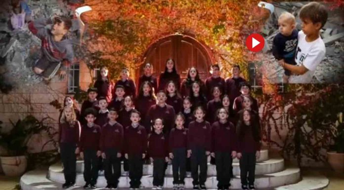 Los niños de Ramallah Friends School cantan un villancico para visibilizar el genocidio en Palestina Los niños de Ramallah Friends School cantan un villancico para visibilizar el genocidio en Palestina