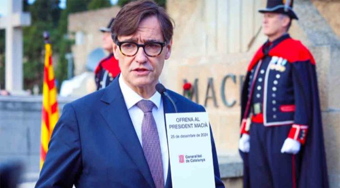 Ofrenda floral en la tumba de Francesc Macià Ofrenda floral en la tumba de Francesc Macià