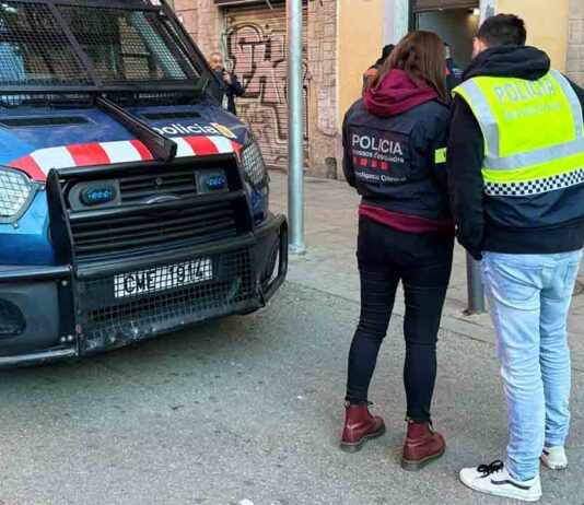 Operativo en el Raval contra un grupo dedicado a la explotación sexual Operativo en el Raval contra un grupo dedicado a la explotación sexual