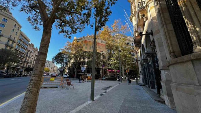 Reurbanización del chaflán de la calle de Aragón con Bruc Reurbanización del chaflán de la calle de Aragón con Bruc