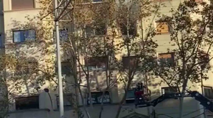 Varios heridos por el incendio de un piso de la avenida de Josep Tarradellas Varios heridos por el incendio de un piso de la avenida de Josep Tarradellas