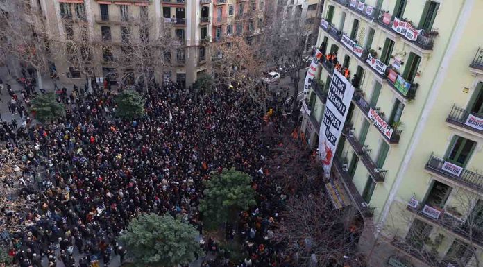 El desalojo en Casa Orsola aplazado por la presión popular El desalojo en Casa Orsola aplazado por la presión popular