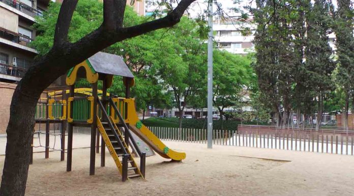 Empiezan las obras de mejora en tres áreas de juegos infantiles de Les Corts Empiezan las obras de mejora en tres áreas de juegos infantiles de Les Corts