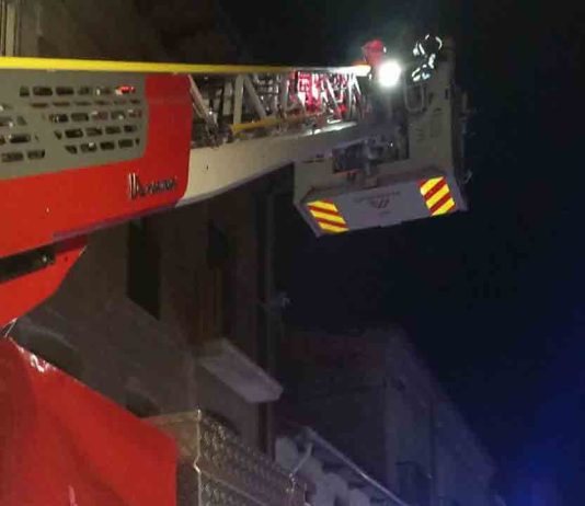 Evacuados los vecinos de un edifico en Sant Andreu de la Barca por un incendio Evacuados los vecinos de un edifico en Sant Andreu de la Barca por un incendio