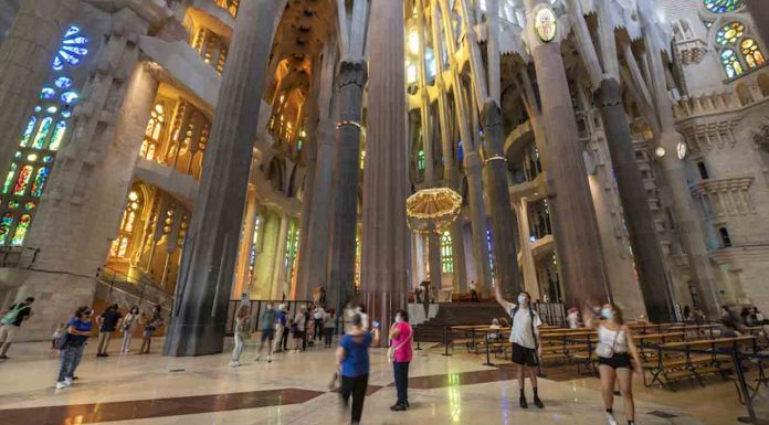 La Sagrada Familia sortea 8.500 entradas por las fiestas de Santa Eulàlia La Sagrada Familia sortea 8.500 entradas por las fiestas de Santa Eulàlia