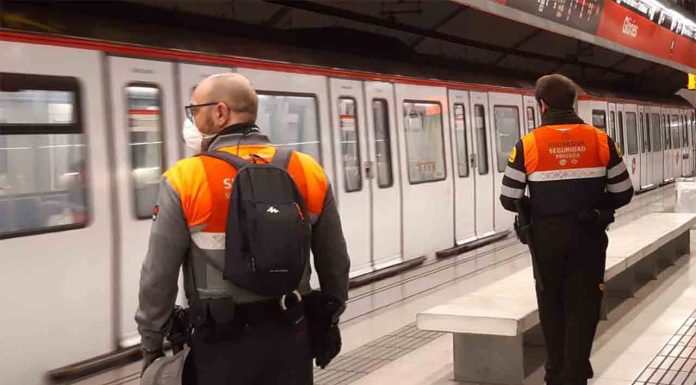 Los vigilantes del metro convocan una huelga indefinida a partir del domingo Los vigilantes del metro convocan una huelga indefinida a partir del domingo