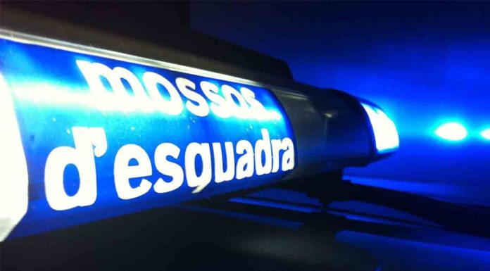 Detienen a dos hombres por asaltar a una mujer casi ciega en el Eixample Detenido el trabajador de una residencia por agresión y tocamientos