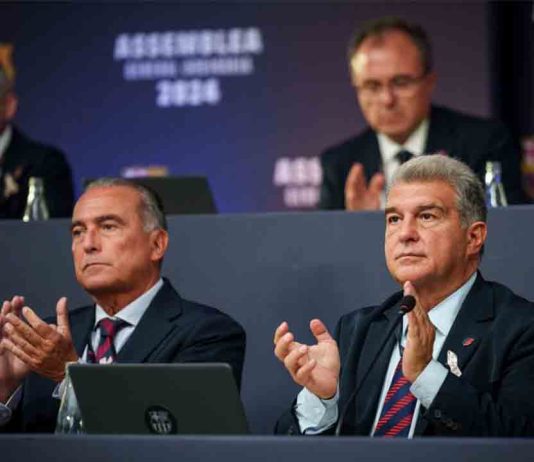 Piden en bloque la dimisión inmediata de Joan Laporta Piden en bloque la dimisión inmediata de Joan Laporta