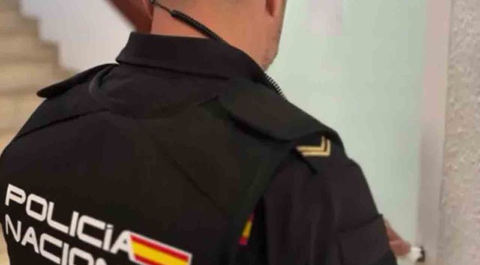 Detenido en Les Corts por intentar matar a su expareja con un cuchillo Detenido en Les Corts por intentar apuñalar a su expareja